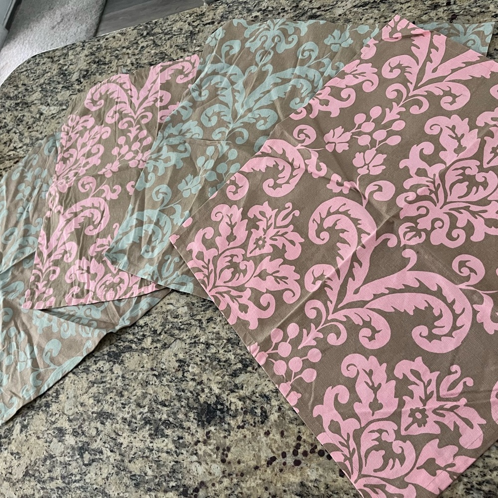Set of 4 square Nest Linens Dinner Placemats